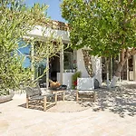 Ikies Of Mykonos