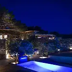 Ikies Of Mykonos 5*