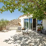 Ikies Of Mykonos Bed & Breakfast 5*