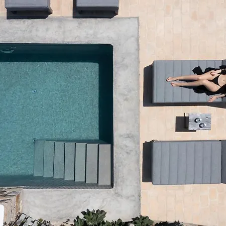 Ikies Of Mykonos Bed and Breakfast