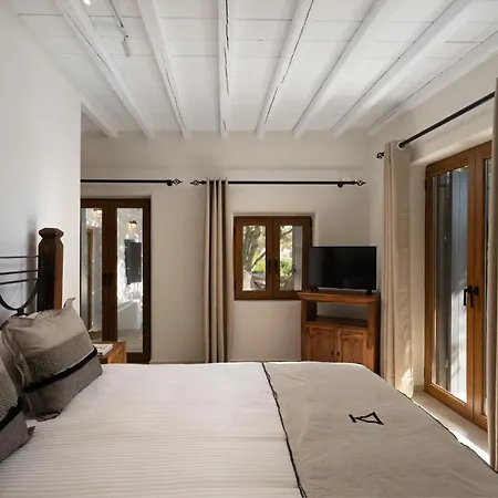 Ikies Of Mykonos Bed and Breakfast