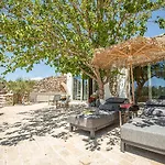 Ikies Of Mykonos 5*